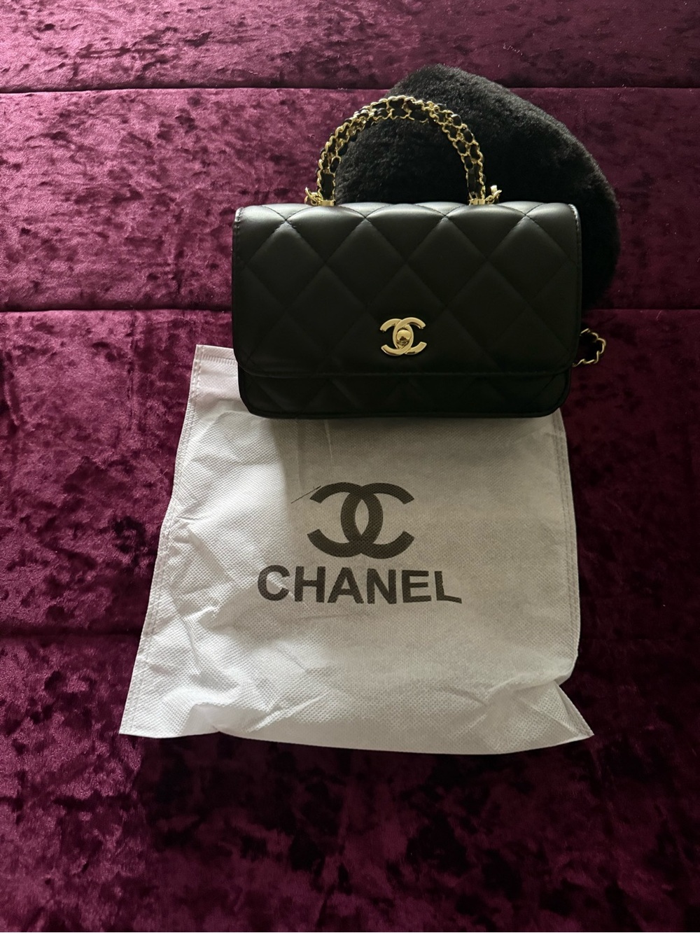Quilted Shoulder Bag with Gold Chain - Picture 4 of 5